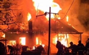 Un incendio consumió por completo a una histórica estancia de Gómez | El Dia