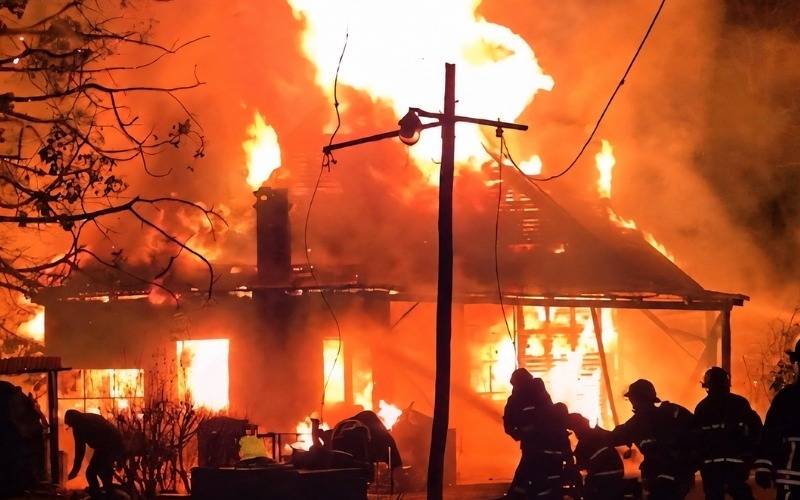 Un incendio consumió por completo a una histórica estancia de Gómez | El Dia