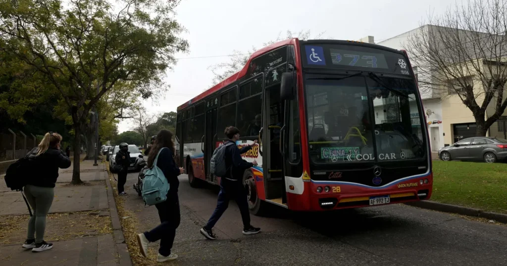 La Provincia informó cuánto aumentarán los boletos de los micros desde el 1° de septiembre