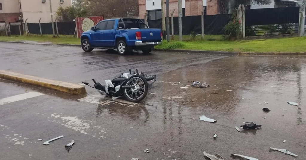 Un brutal choque en La Plata dejó a una motociclista con una grave lesión cerebral