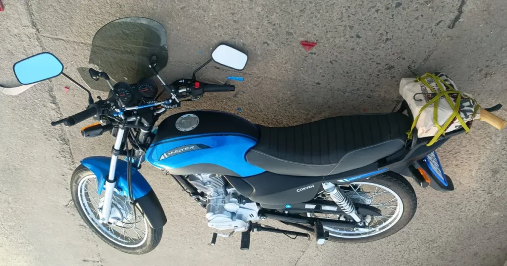 Un fuerte choque entre un auto y una moto en San Carlos terminó con dos personas heridas