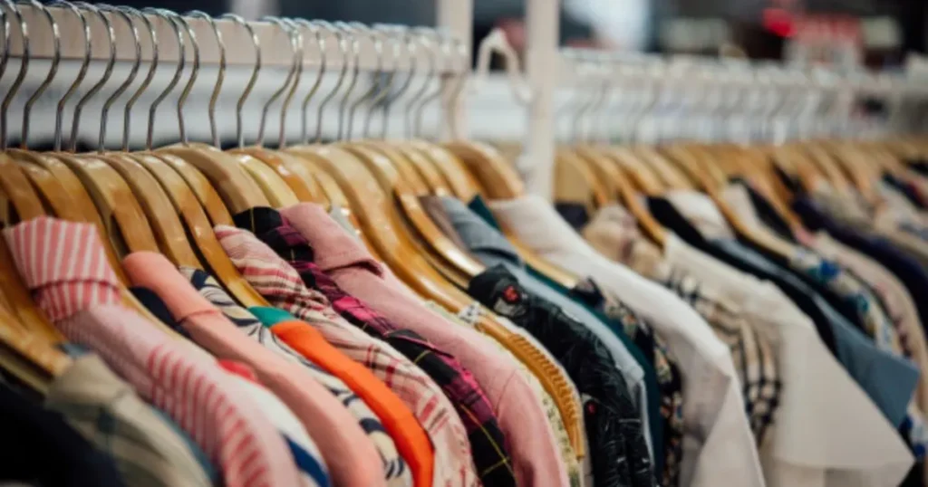 Cierra otro local de ropa del centro de La Plata y la crisis del consumo no encuentra piso