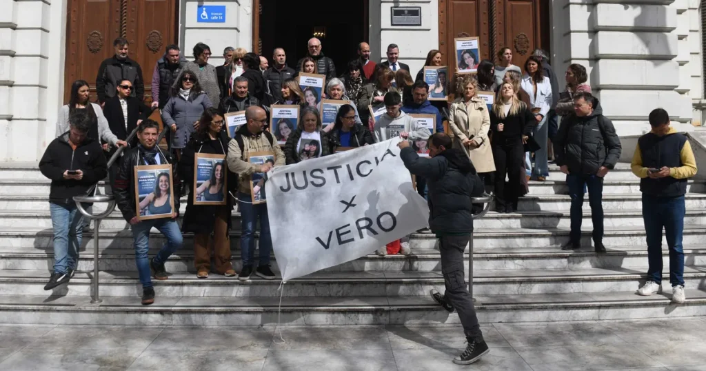 La familia de Verónica Dessio volvió a las calles de La Plata para exigir justicia antes del juicio oral