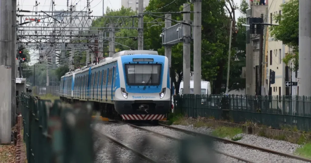 El Tren Roca circula con demoras por un nuevo protocolo de control del personal
