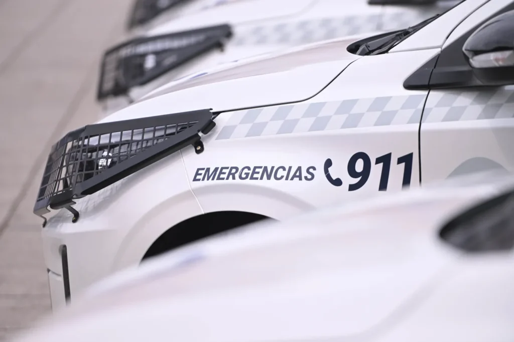 Detuvieron a un policía en Berisso acusado de amenazar a un hombre con un cuchillo y atacar a agentes