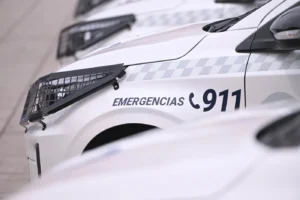 Detuvieron a un policía en Berisso acusado de amenazar a un hombre con un cuchillo y atacar a agentes
