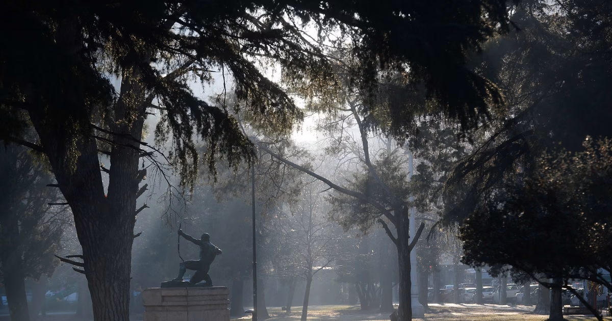La Plata enfrenta un domingo de frío intenso con alerta amarillo, pero anticipan una semana más cálida