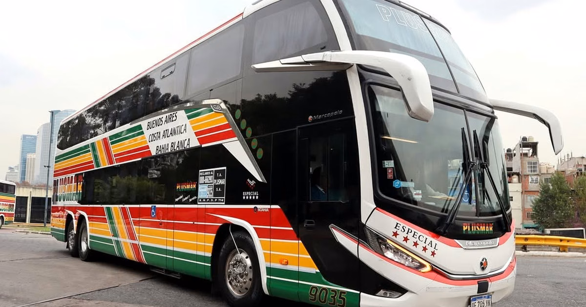 Empieza a operar un nuevo servicio de micros clave para conectar La Plata con el noroeste bonaerense