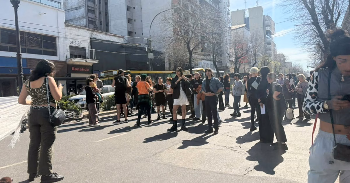La comunidad trans-travesti de La Plata realiza un corte en pleno centro y reclama respuestas al Municipio