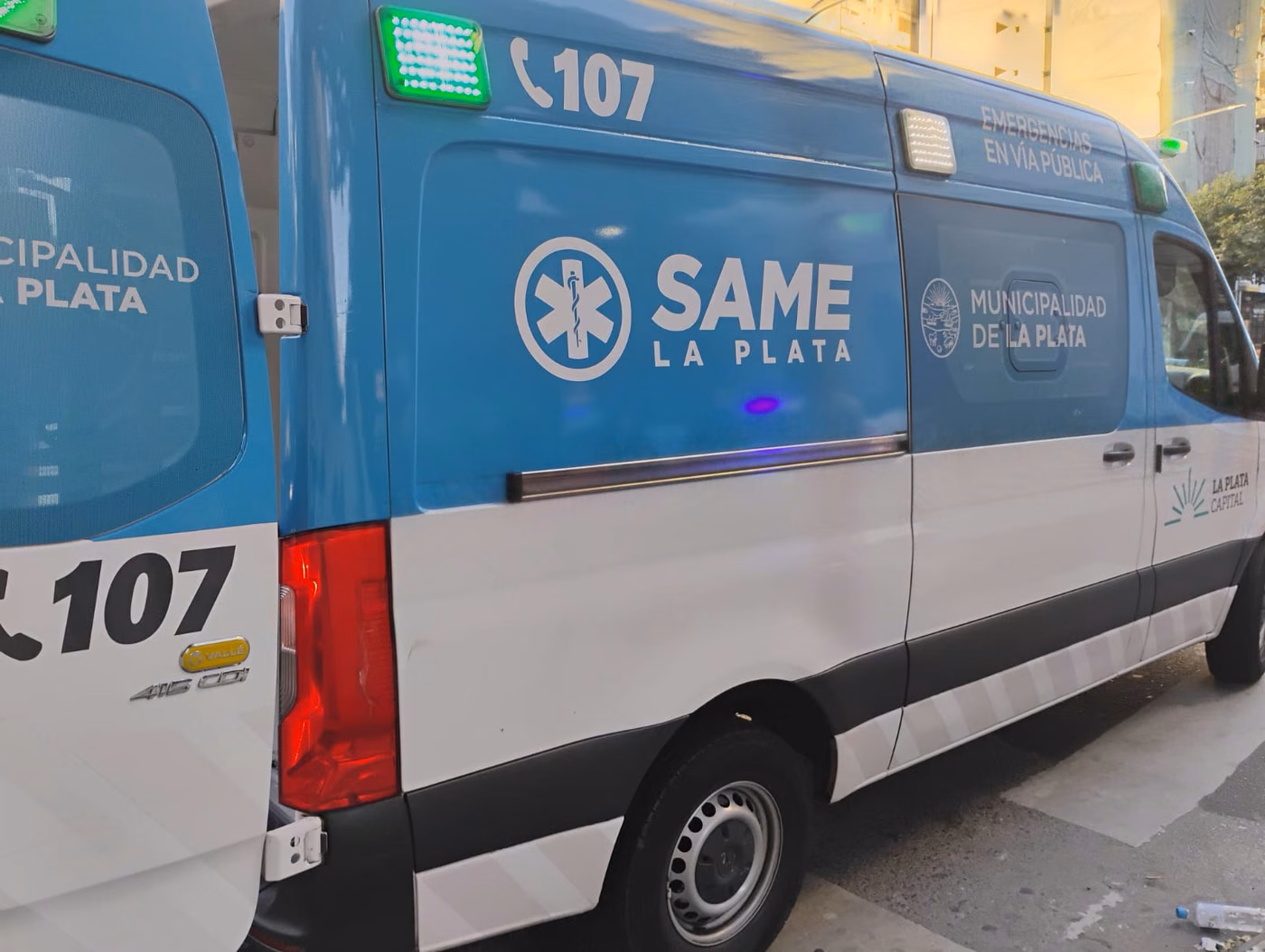 Tragedia en La Plata: un hombre que quiso reparar el tanque de agua se cayó del techo y murió