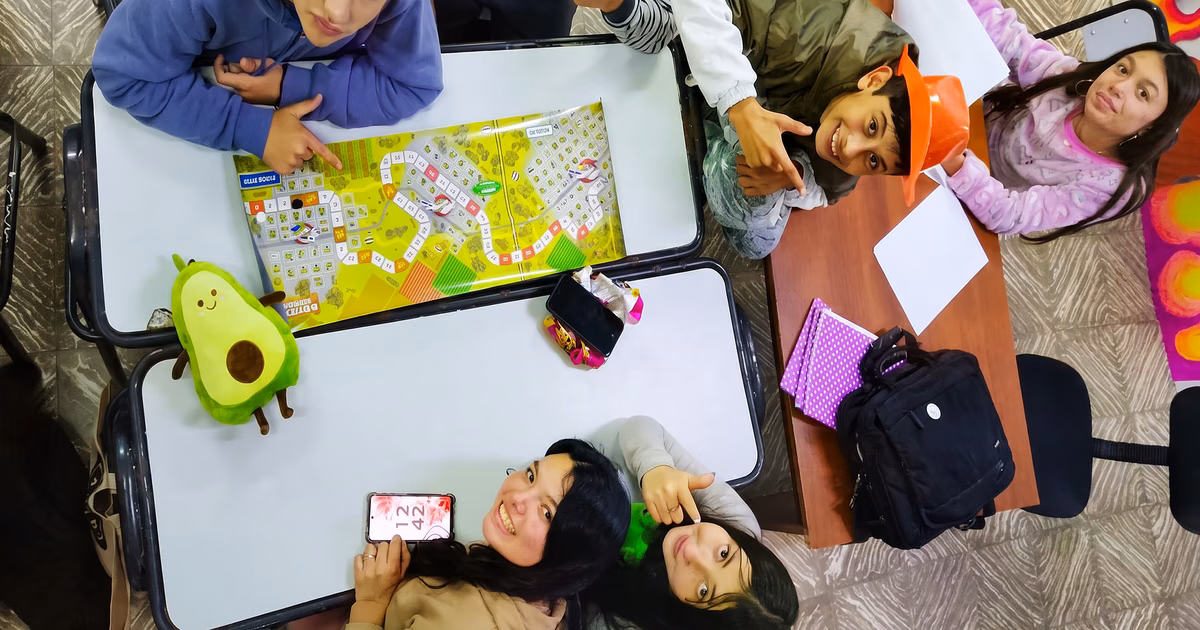 Alumnos crearon el Corredor René Favaloro y un juego de mesa sobre el vínculo del médico con Magdalena