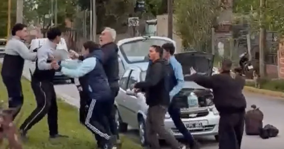 Video: una pelea a las piñas entre árbitros de La Plata desató un escándalo en Magdalena