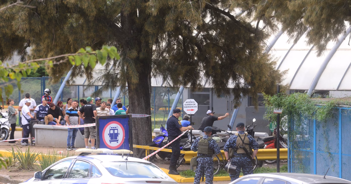 Ordenan dos arrestos domiciliarios por la batalla de la UOCRA en el Hospital San Roque de Gonnet