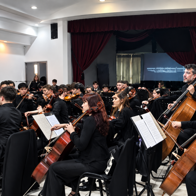 La Sinfónica Municipal de Berisso emocionó con “Música de nuestras colectividades”